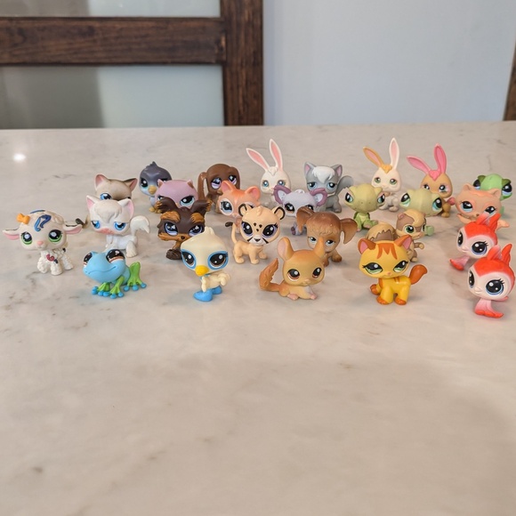 Lot of 26 Littlest Pet Shop Characters - Picture 1 of 4